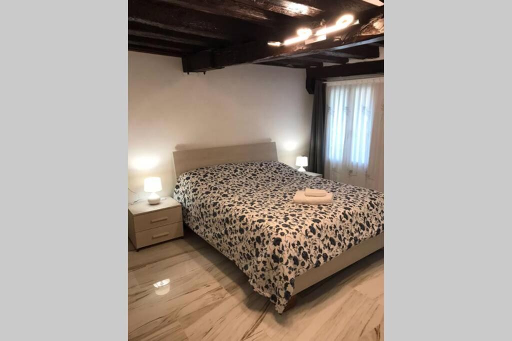 Calle Dei Preti Venice Luaran gambar